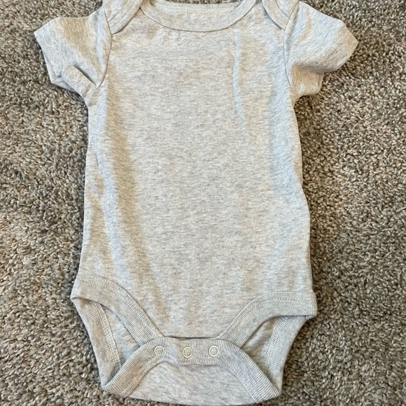 NEW Baby Onesies 7 Pack Size 0-3 Month Basic Bodysuits Neutral Easy Snap Closure - Picture 8 of 15